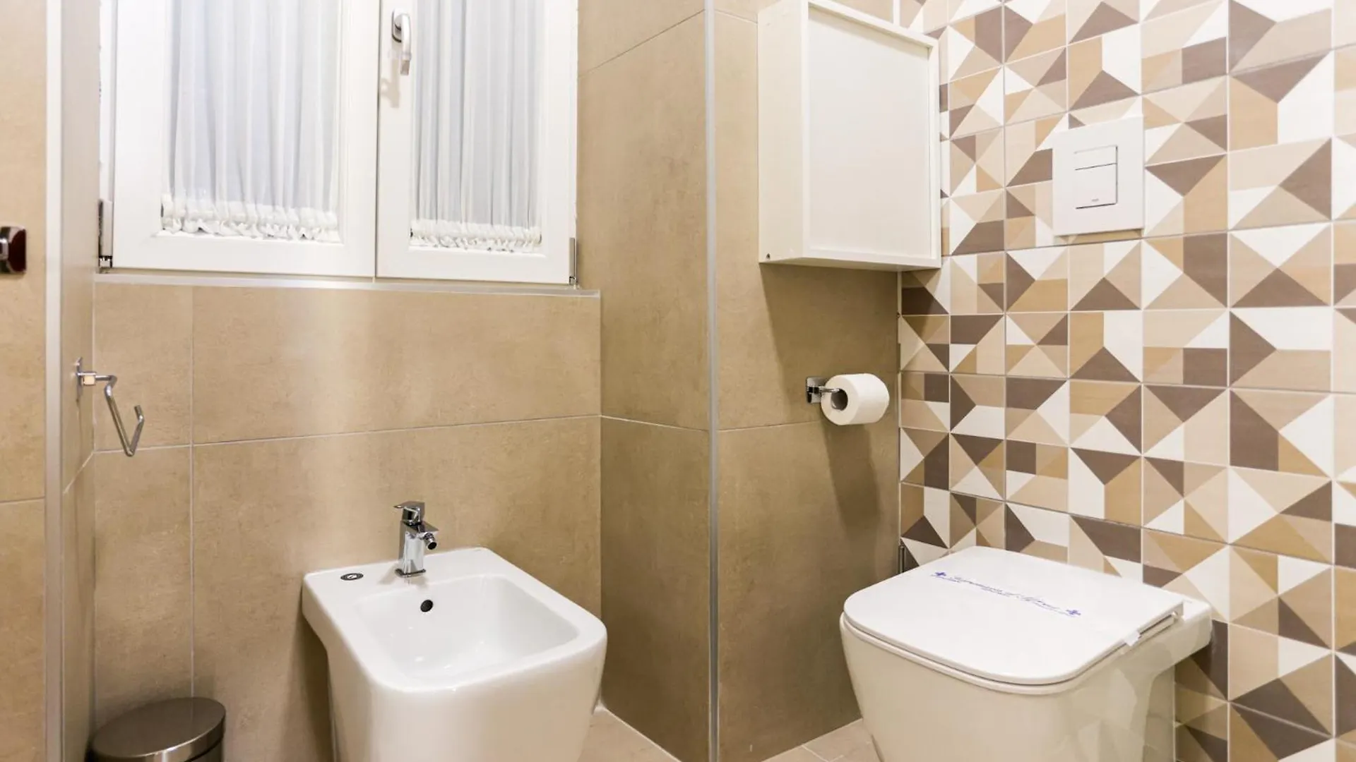 Santa Patrizia A Chiaia Apartment Νάπολη